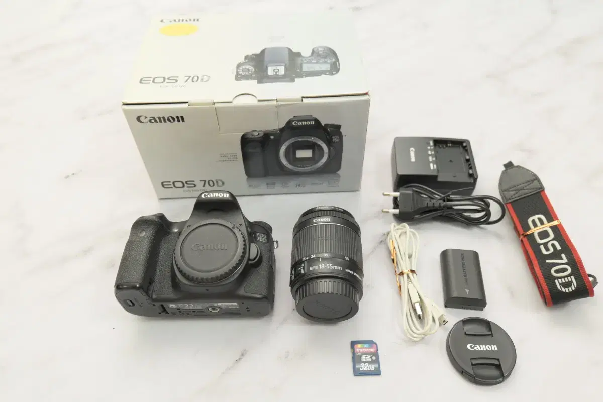 캐논 중급용 DSLR 카메라 EOS 70D 와 18-55 STM 렌즈